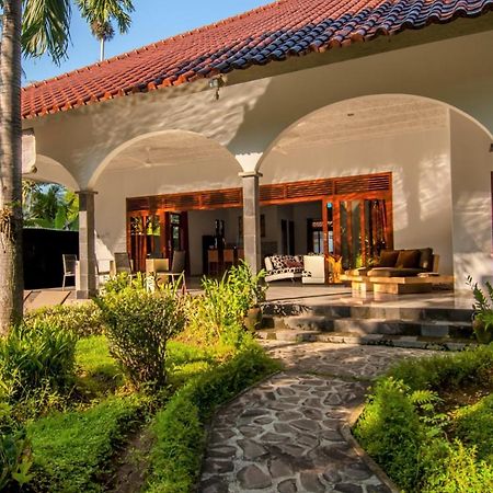 Villa Kelapa Lovina  Luaran gambar